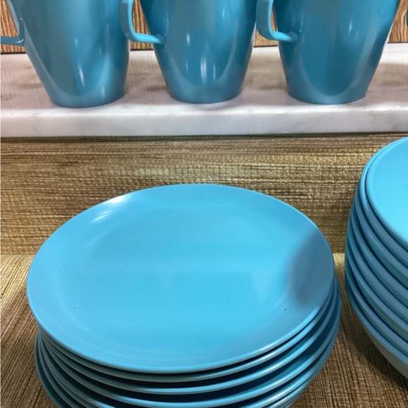 Vintage Melamine Vibrant Blue Dinnerware Set Bowls Dessert Plates ,Mugs - Picture 5 of 9
